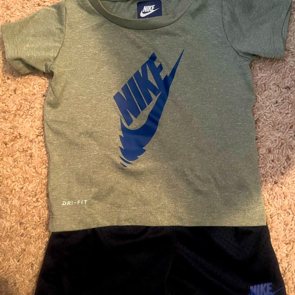 Nike shirt/short set - dri-fit